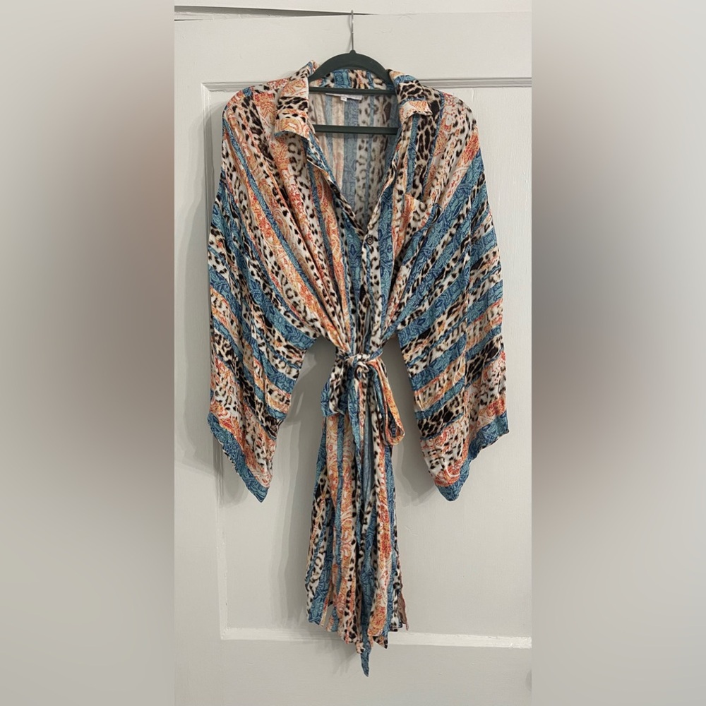 Cute summer belted dress.  Super soft size medium multi-color.